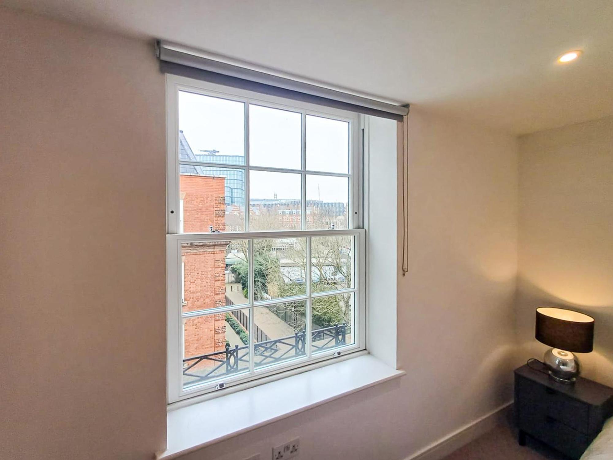Modern 2-bedroom, 2-bathroom In West Kensington Appartamento