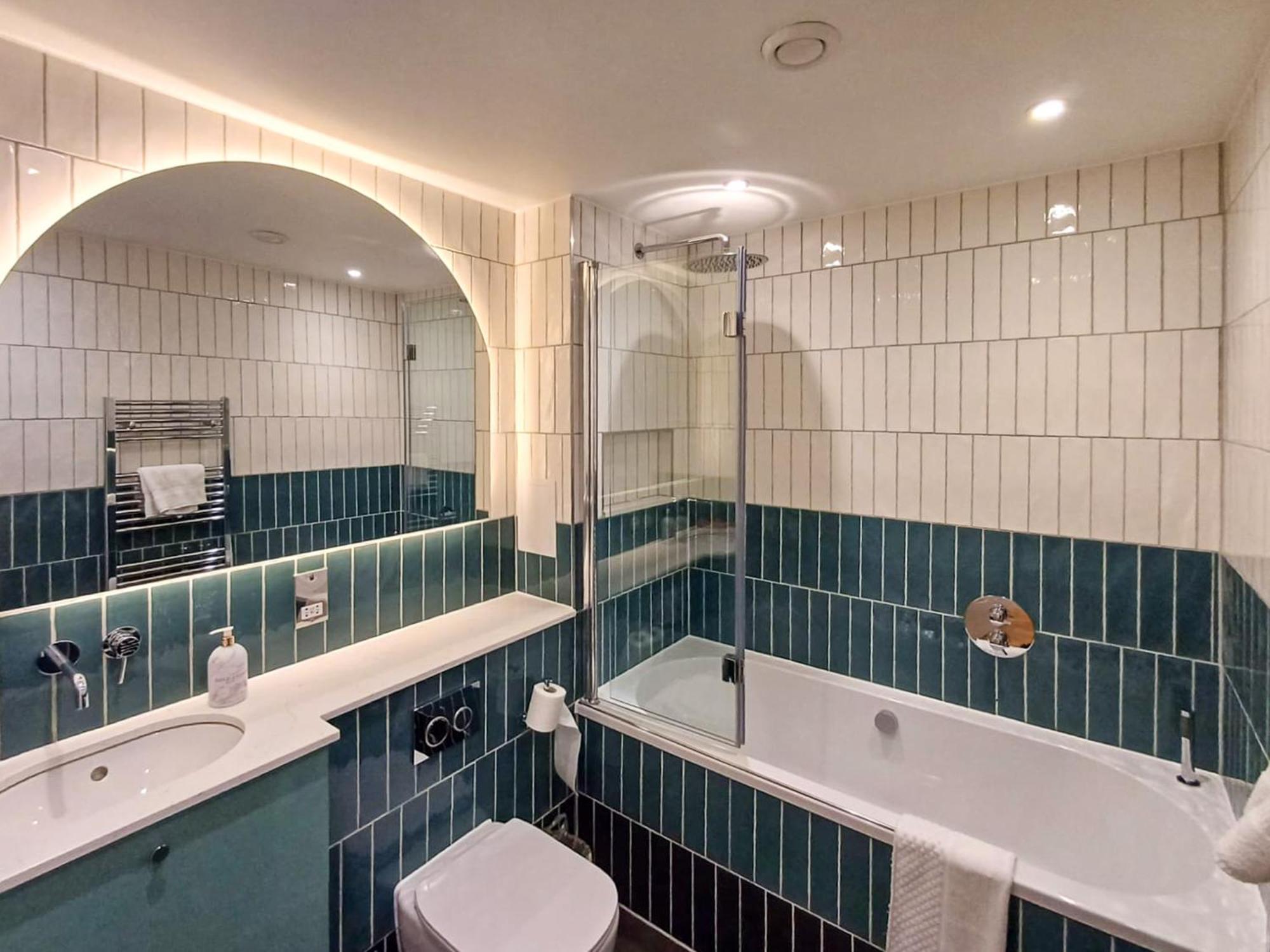 Appartamento Modern 2-bedroom, 2-bathroom In West Kensington *