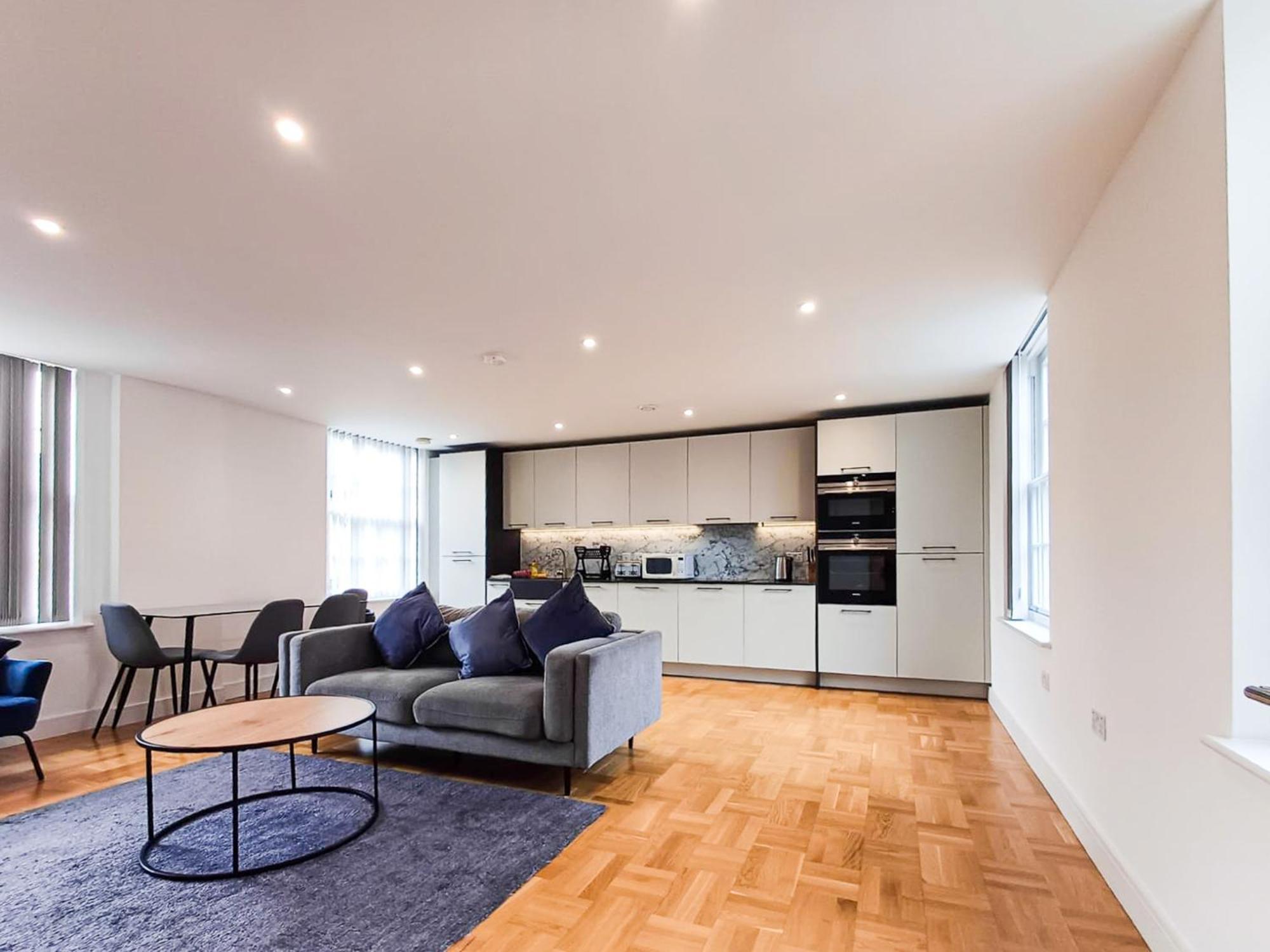 Modern 2-bedroom, 2-bathroom In West Kensington * Londra