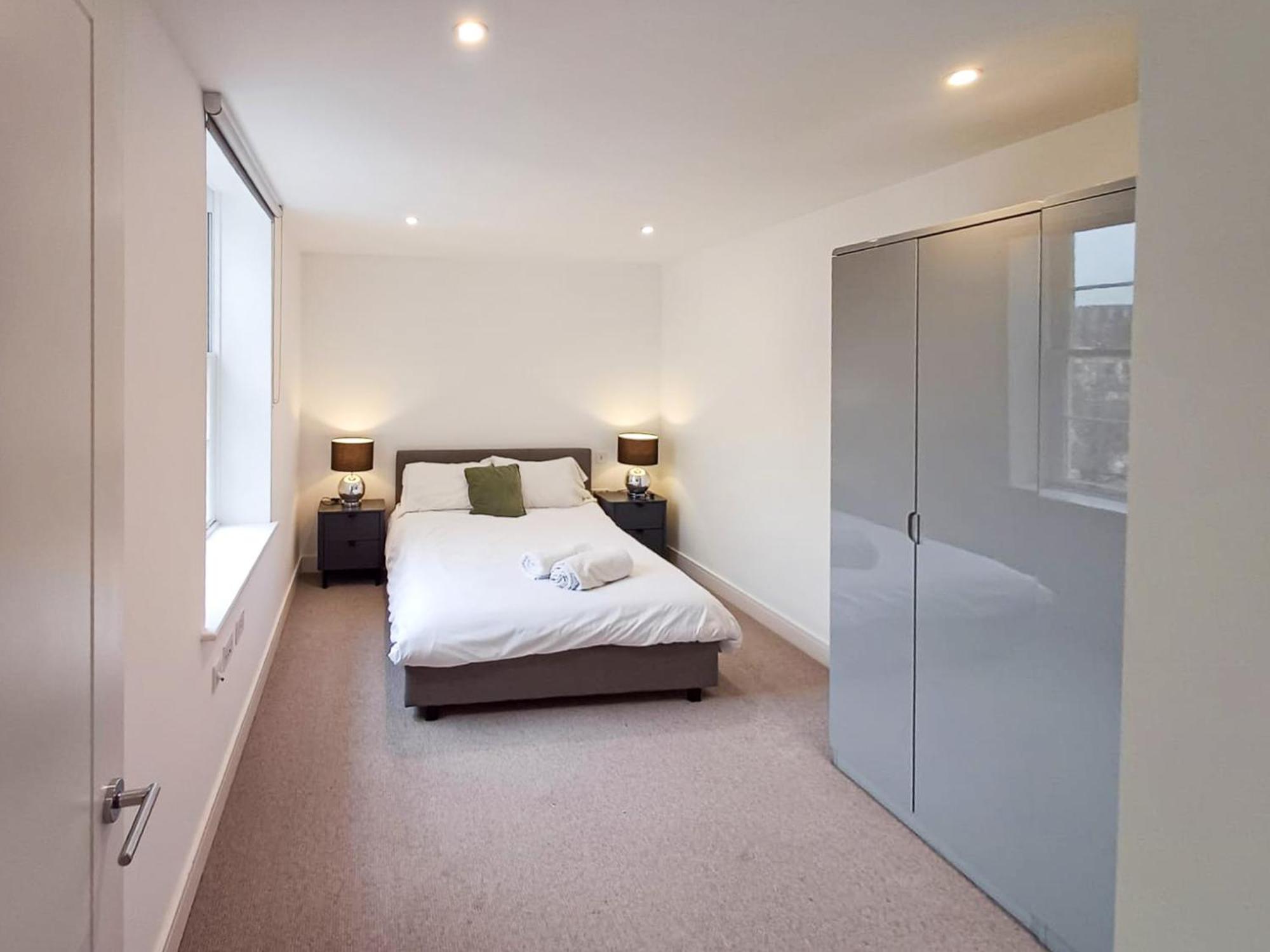 Modern 2-bedroom, 2-bathroom In West Kensington Appartamento
